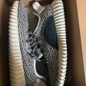 Yeezy 350 turtle doves